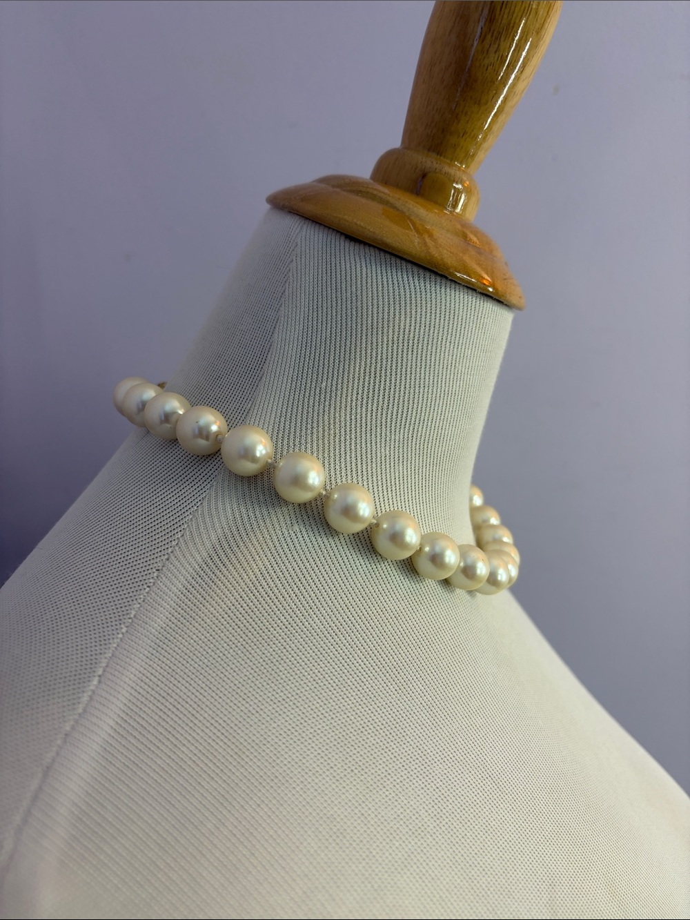 Chunky Faux Pearl Necklace with Magnetic Clasp - Picture 2 of 7